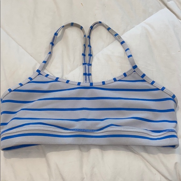 Lulu sports bra with removable padding - Picture 1 of 3